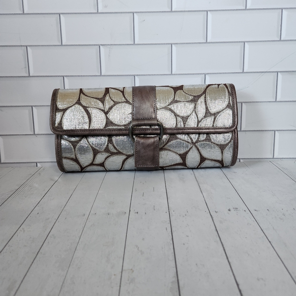 Brynn Capella Silver and Brown Clutch usage RARE